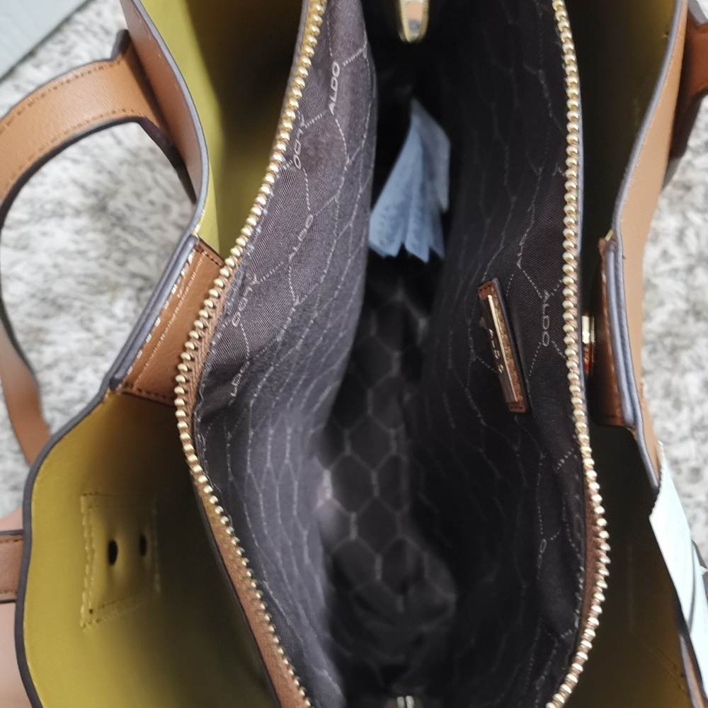 Handbag - Picture 3 of 5